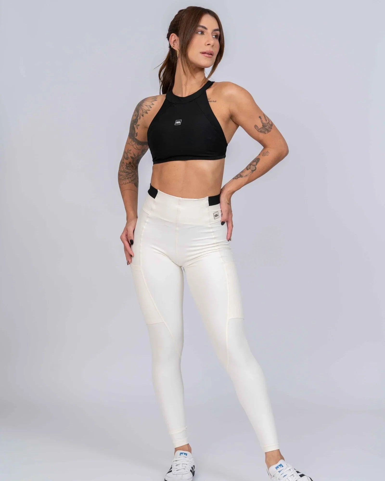 Calça Classic Duo Off White com Super Black compressão com bolso