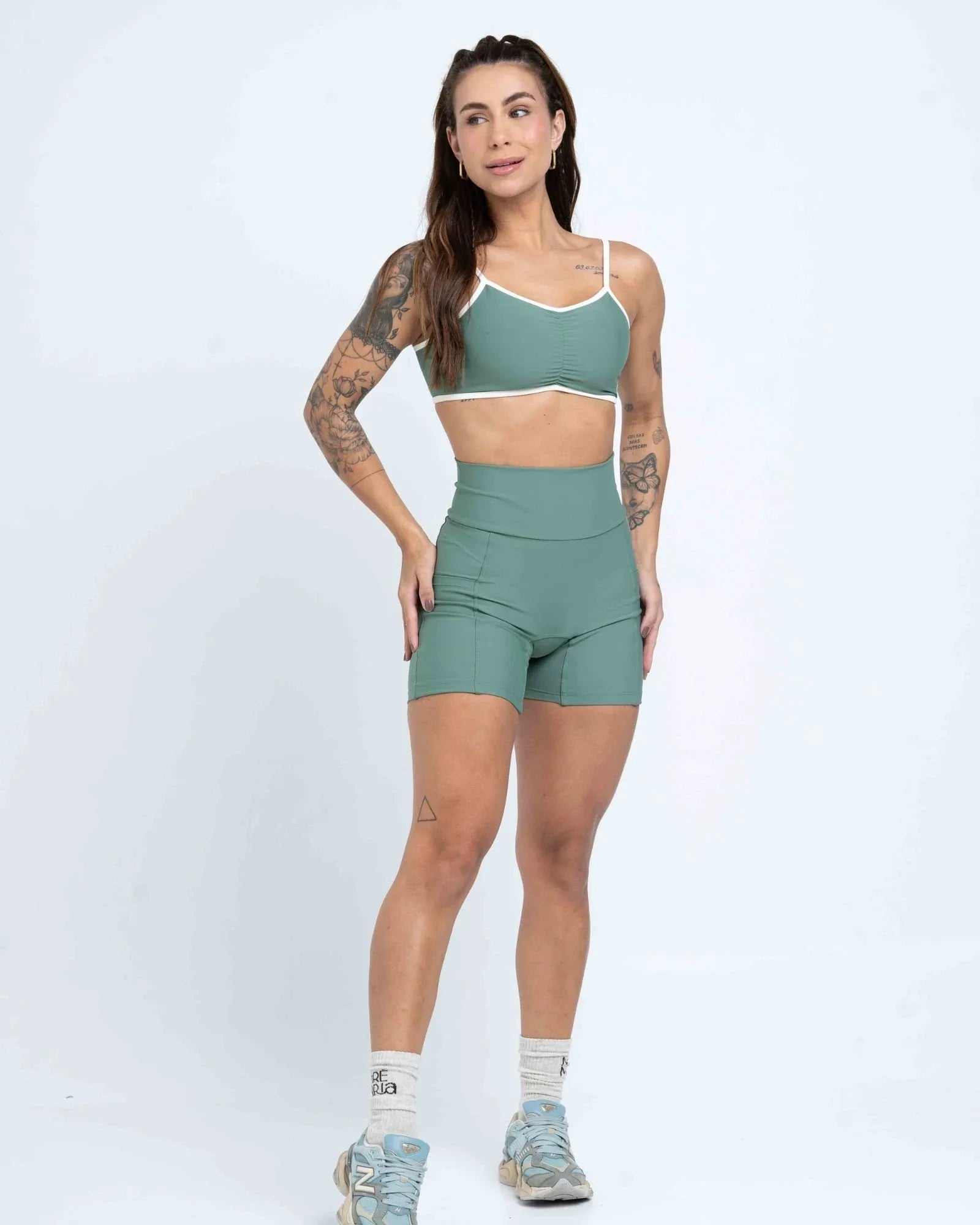 Short Fitness Bike Verde Eucalipto sem costura frontal