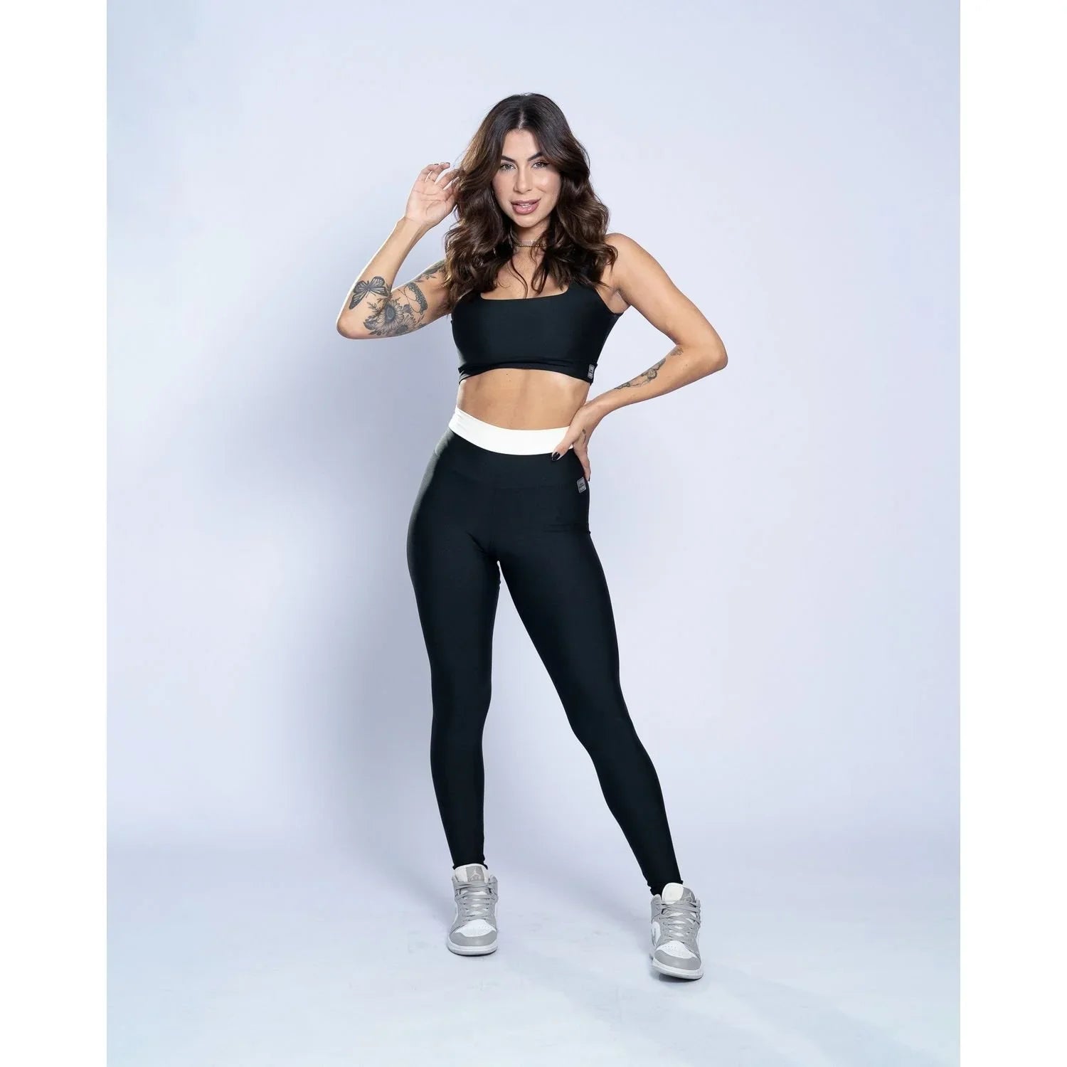 Calça legging fitness Duo Super Black com Off White empina bumbum