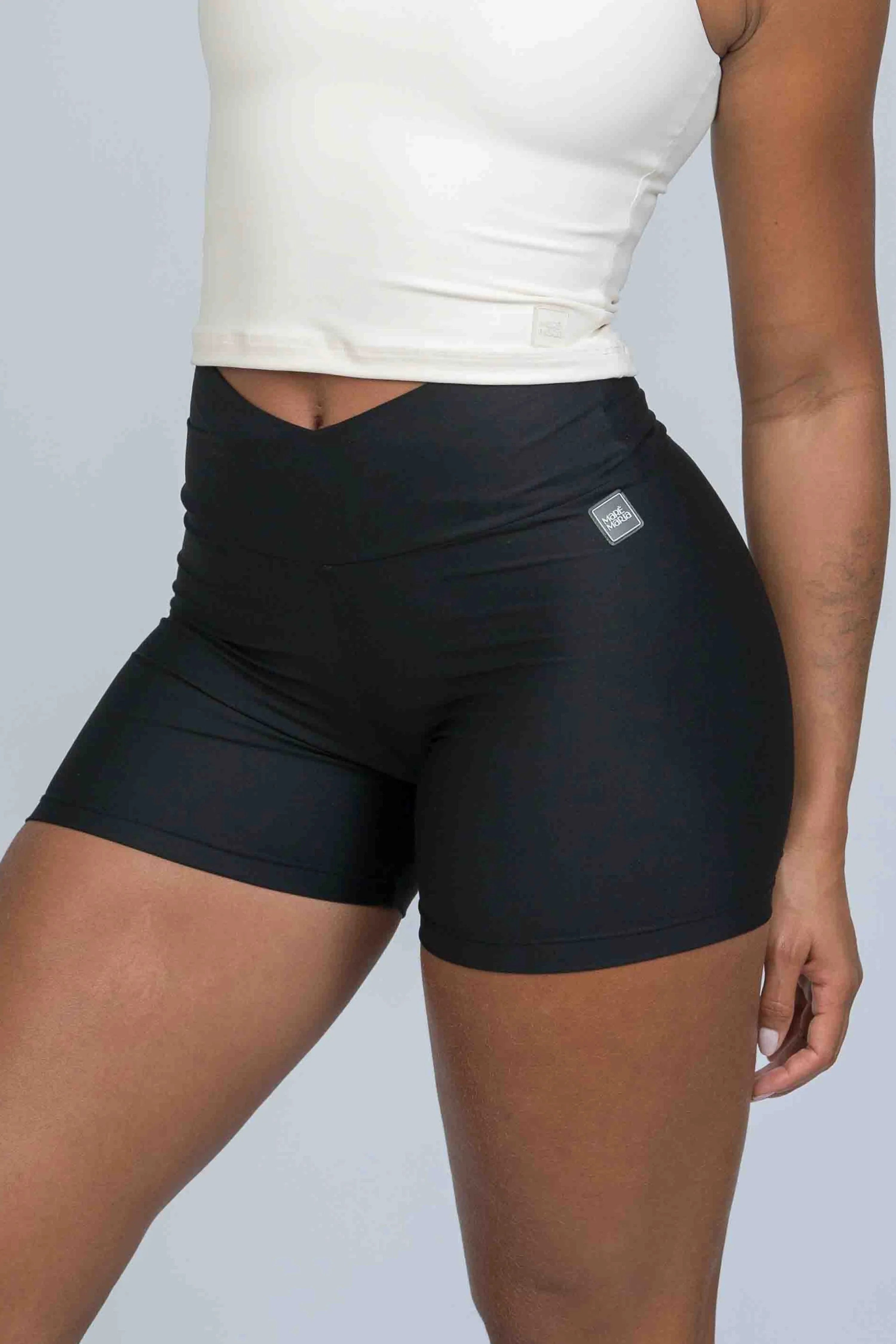 Short fitness Move Super Black empina bumbum
