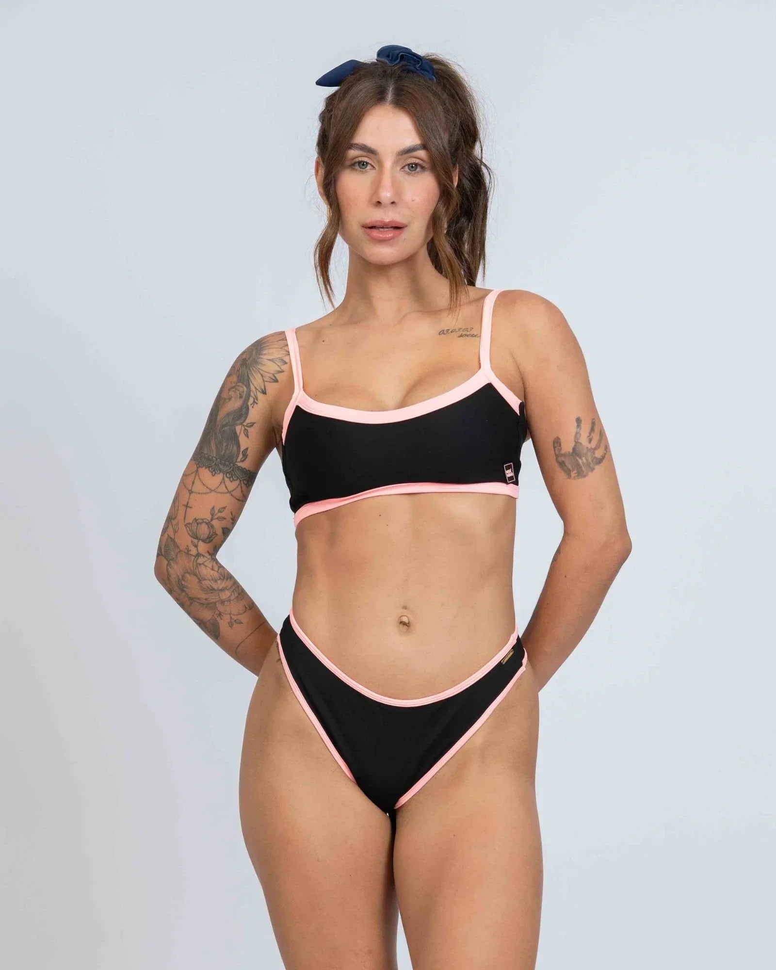 Calcinha Asa Delta Duo Super Black com Coral