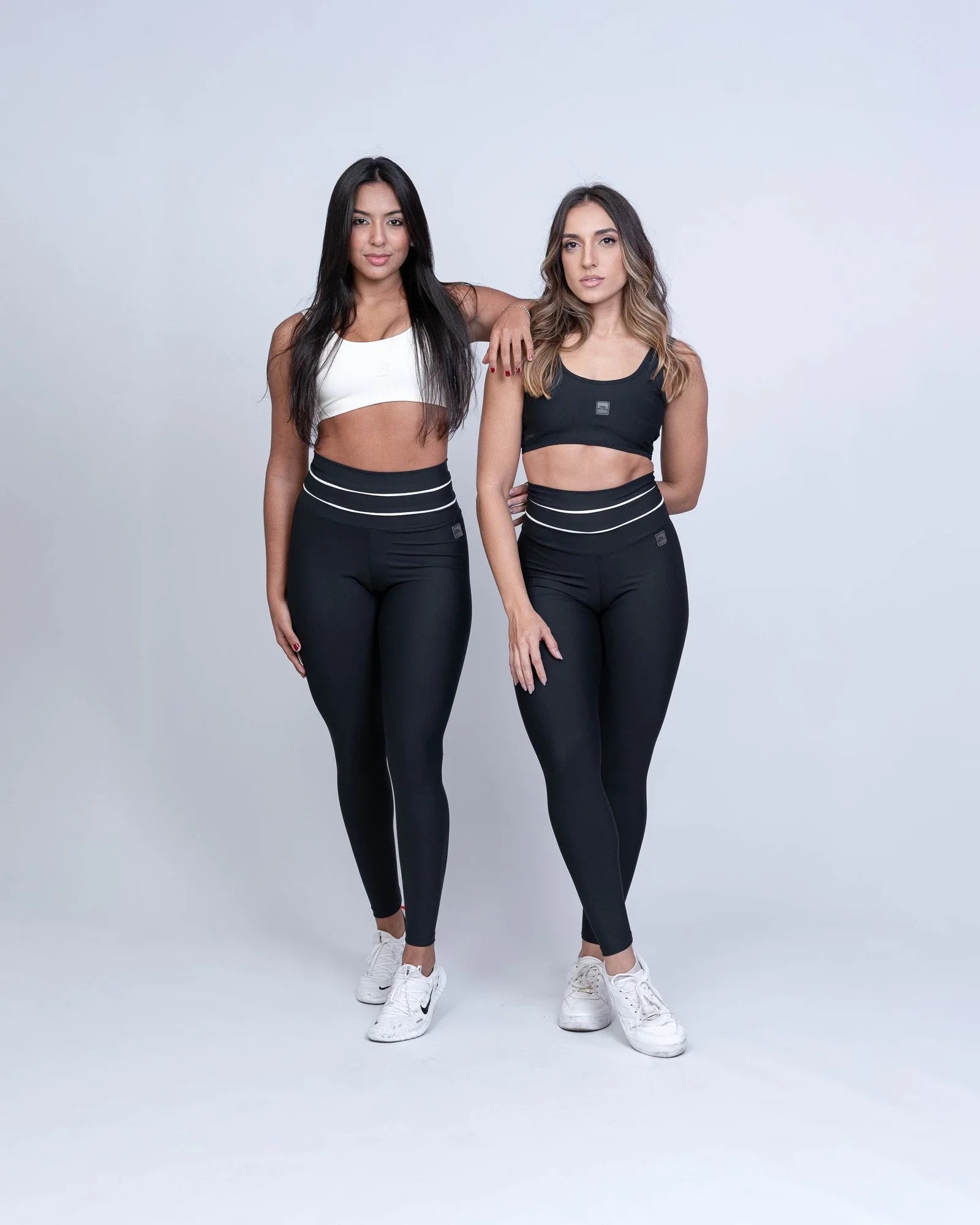 Calça Legging fitness Corrida Preta compressão e Vivo Off S/empina bumbum