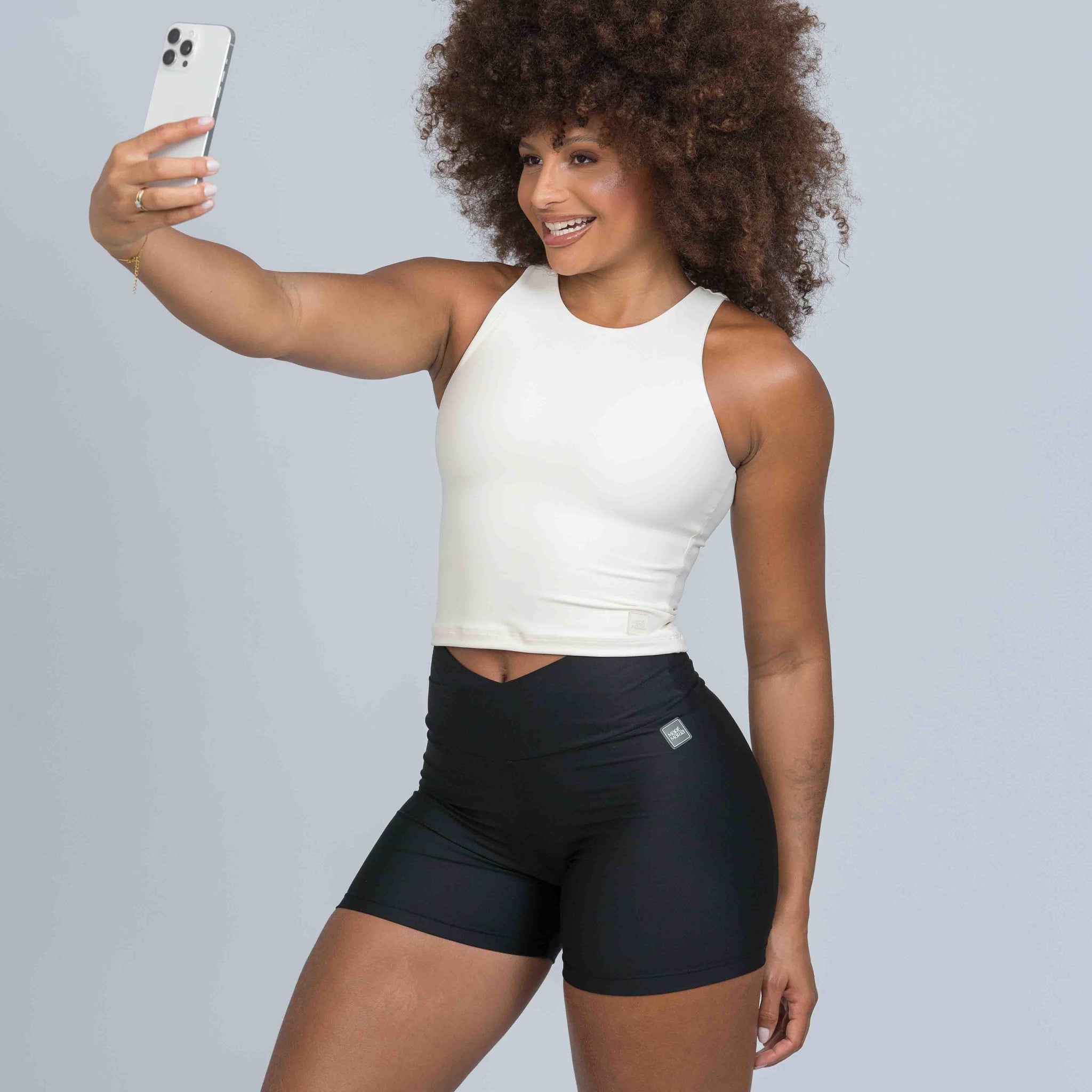 Short fitness Move Super Black empina bumbum