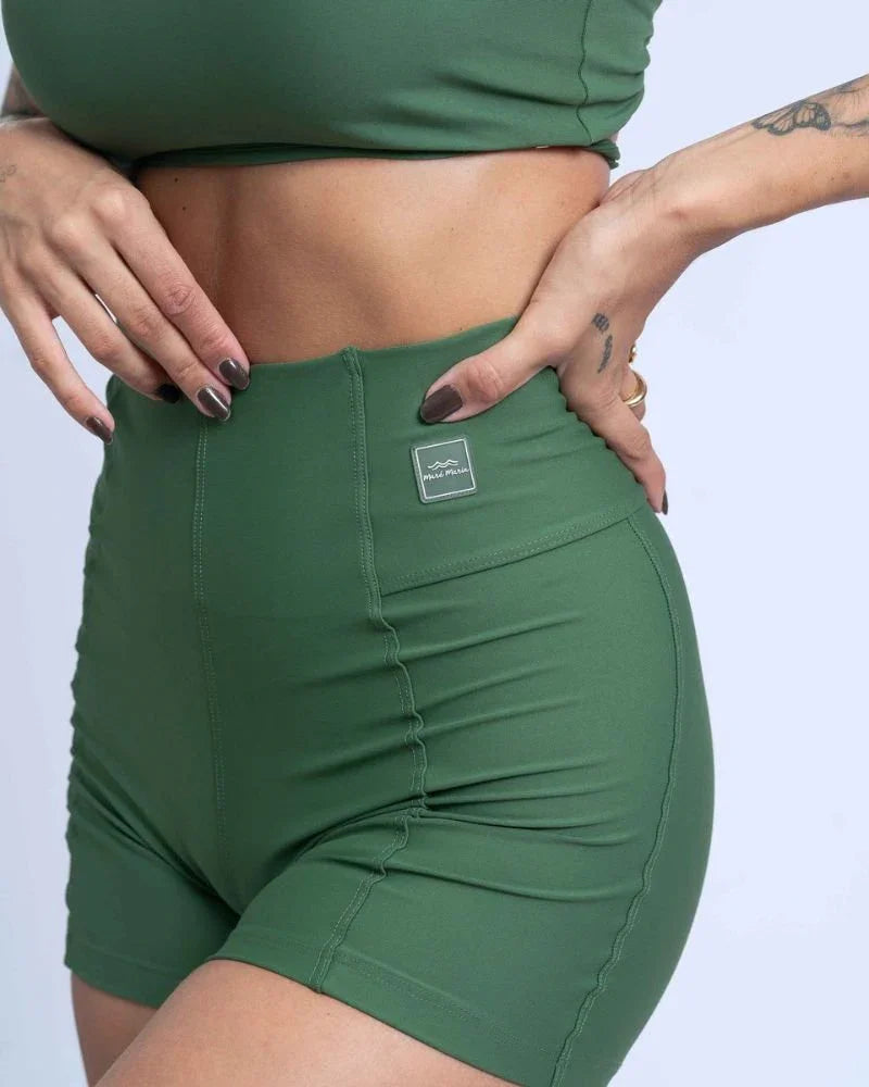 Short fitness Classic Verde Militar com compressão e sem empina bumbum